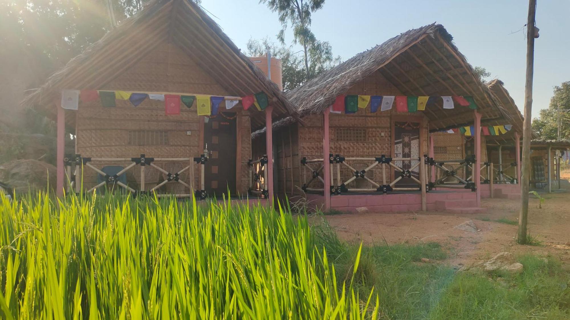 Waterfall Guesthouse Hampi Exterior foto