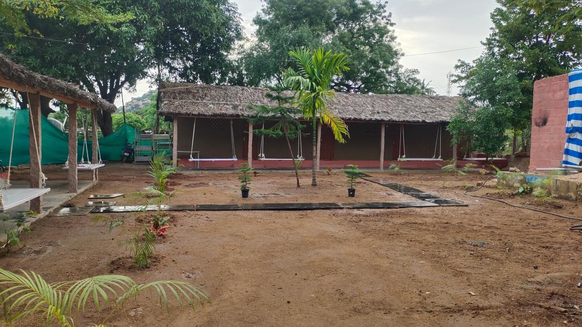 Waterfall Guesthouse Hampi Exterior foto